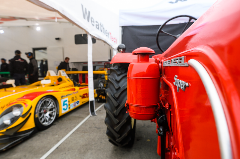 Illustration for article titled Porsche Tractor Racing Is the Real Pinnacle of Motorsport